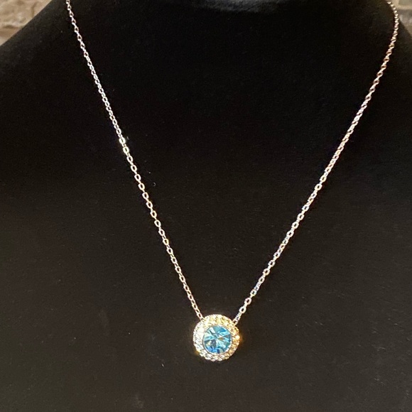 Jewelry - 💥BEAUTIFUL SKY BLUE TOPAZ CZ SILVERTONE NECKLACE